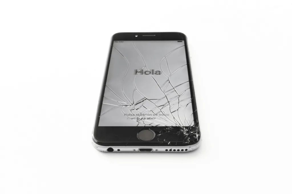 Descubra como recuperar dados essenciais de um celular com tela quebrada.