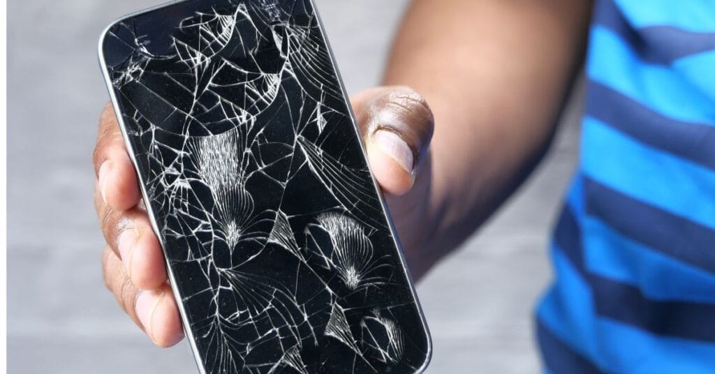 Guia-de-Primeiros-Socorros-para-Celular-com-Tela-Trincada