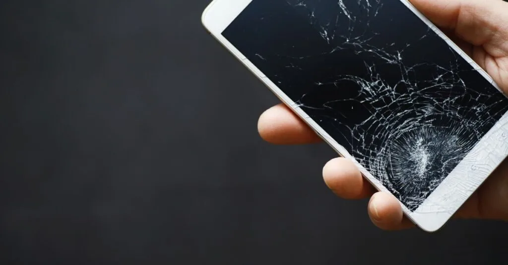 O-Que-Fazer-com-Celular-com-Vidro-Quebrado